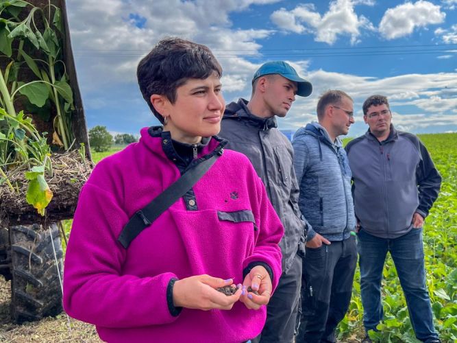 Landwirte auf einem Acker