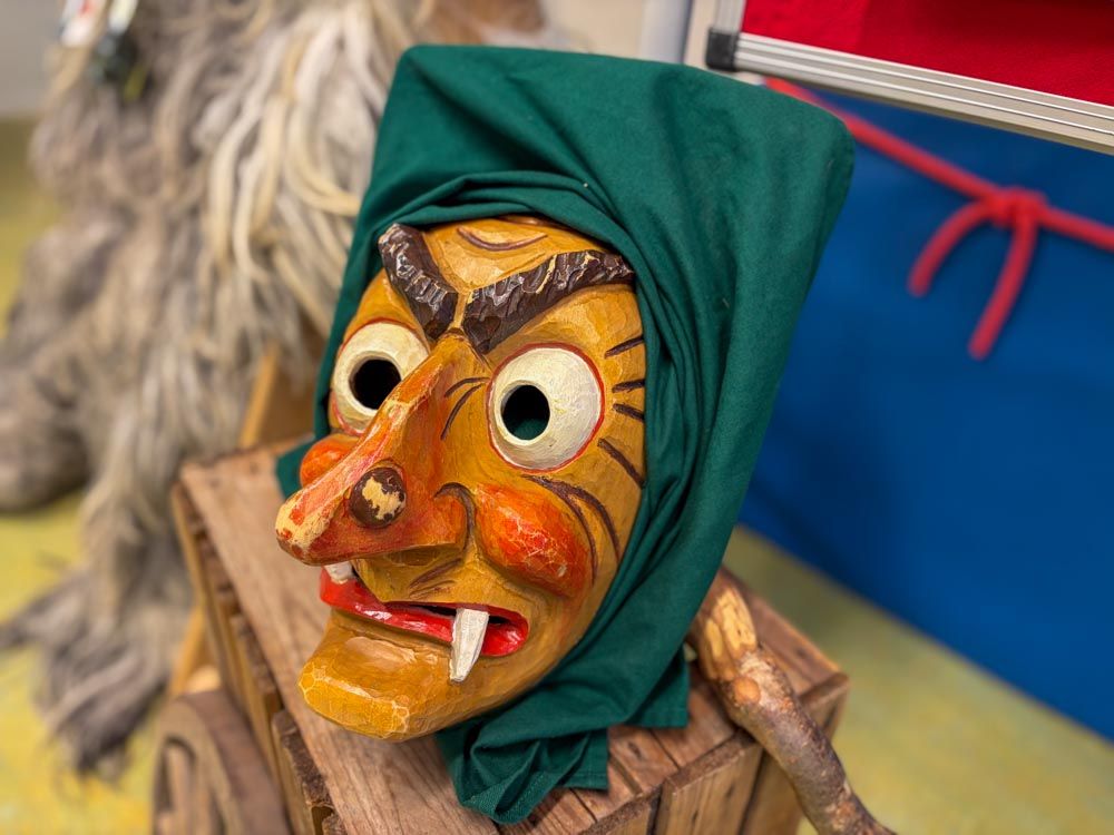Fasnachtsmaske aus Holz