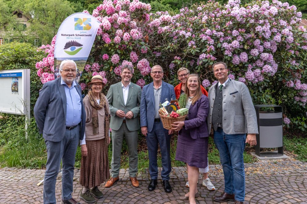 BWs Landwirtschaftsminister Peter Hauk mit Vertretern der Bio-Musterregion Mittelbaden+ und dem Naturpark