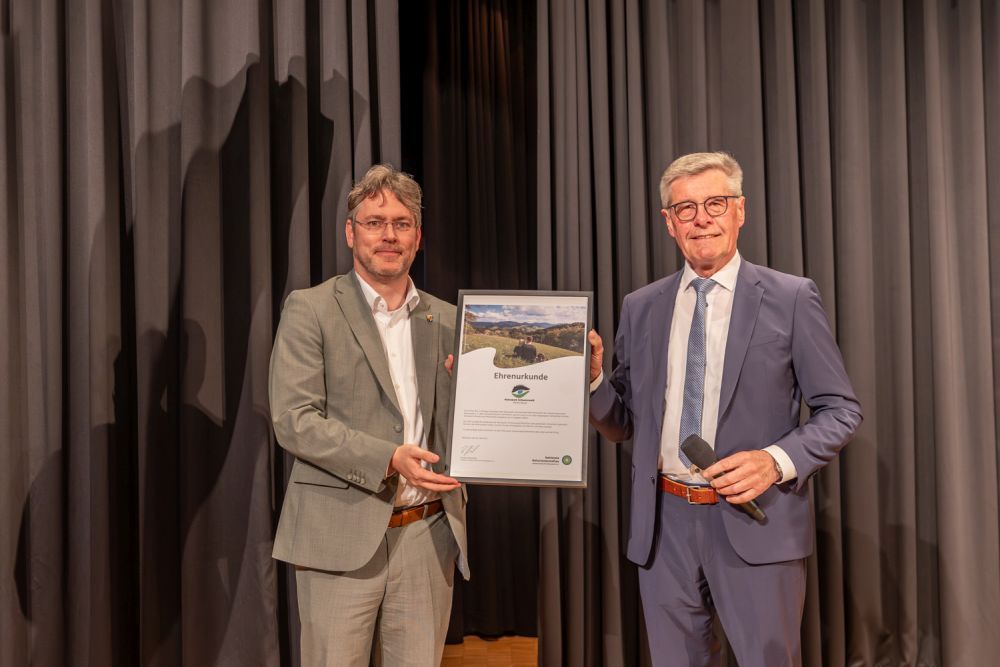 VDN-Präsident übergibt Urkunde an Naturpark-Vorsitzenden