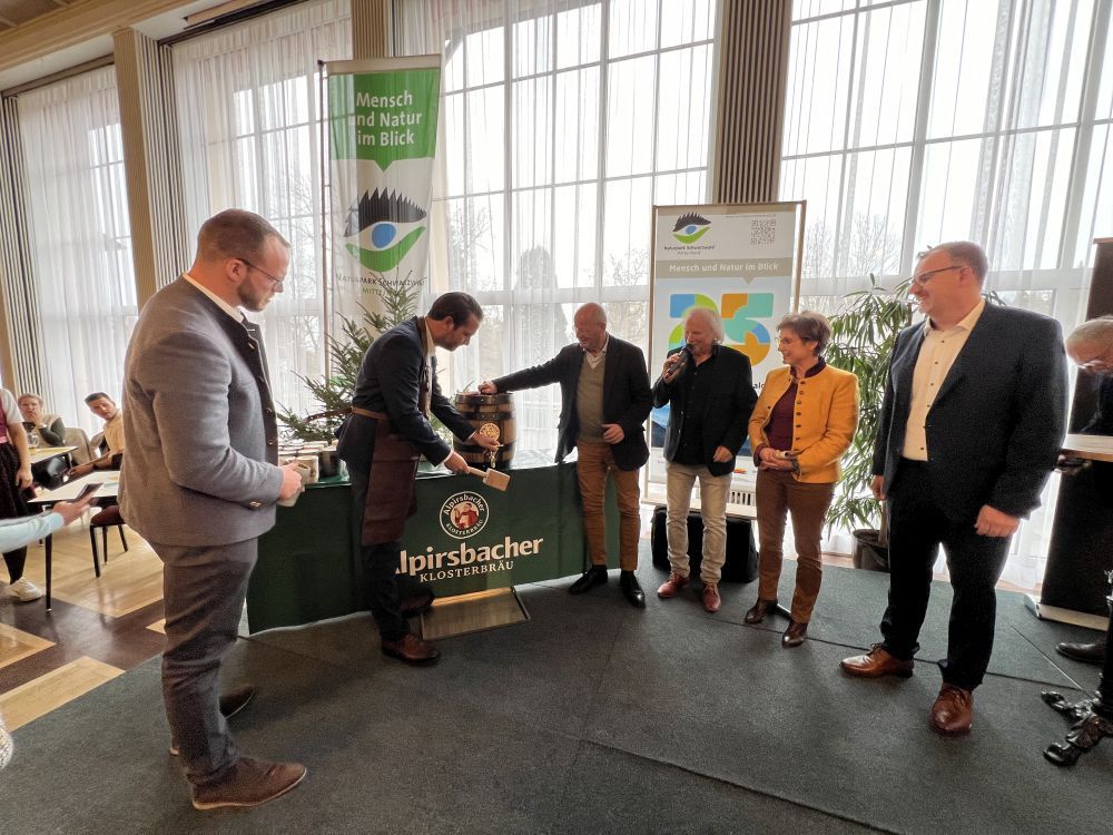 Fassanstich mit Alpirsbacher Klosterbräu