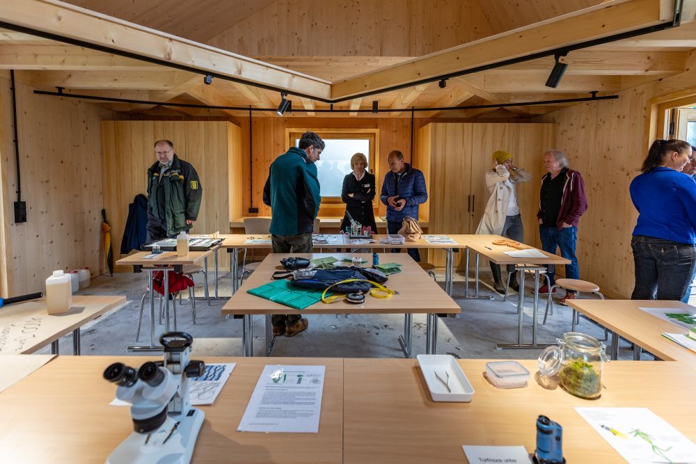 Menschen in der Naturpark-Moorstation