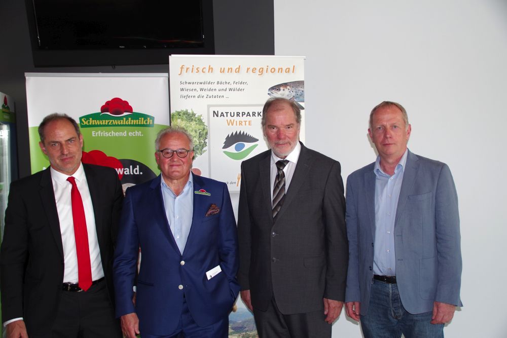 Andreas Streich (Geschäftsführer Schwarzwaldmilch), Fritz Keller (Präsident SC Freiburg), Rolf Berlin (Vorsitzender Naturpark-Wirte), Karl-Heinz Dunker (Geschäftsführer Naturpark Schwarzwald Mitte/Nord). 