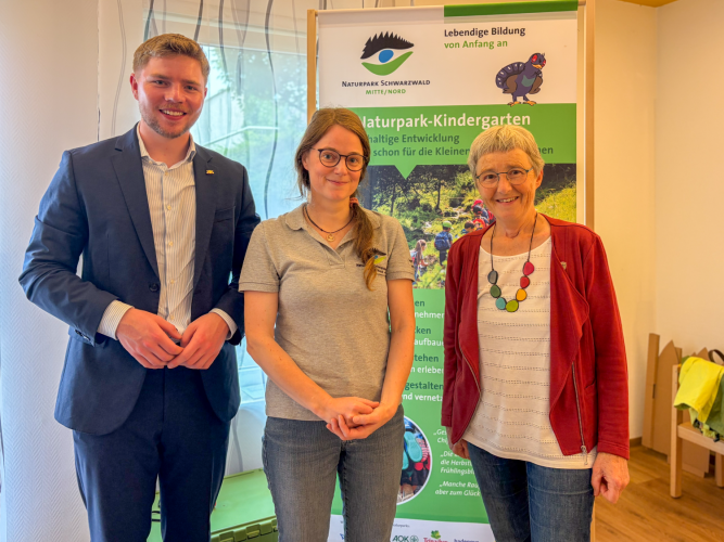 Die beiden Landtagsabgeordneten Gunzelmann und Seemann mit Naturpark-Fachbereichsleiterin Fränze Stein