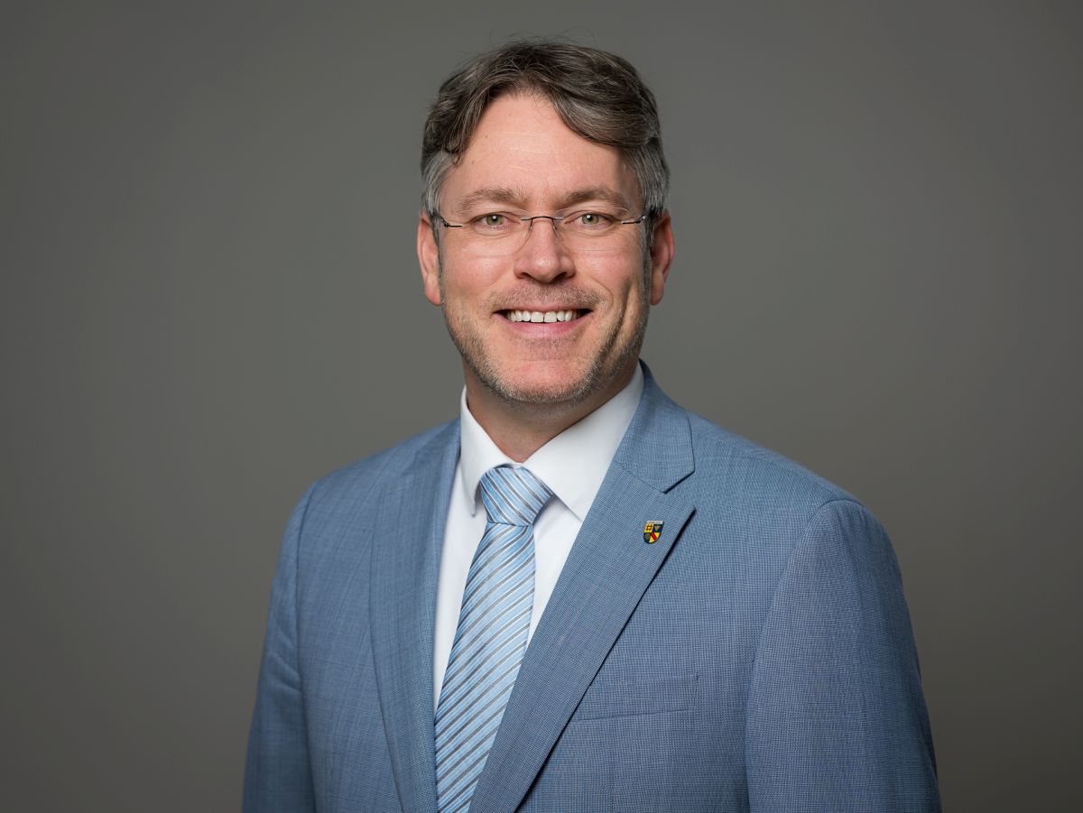 Portrait Vorstandsvorsitzender Landrat Prof. Dr. Dusch. Foto: Christian Hanner