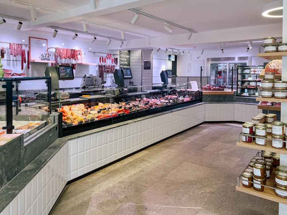 Theke im Ladengeschäft von "Die Metzgerei" in Gengenbach