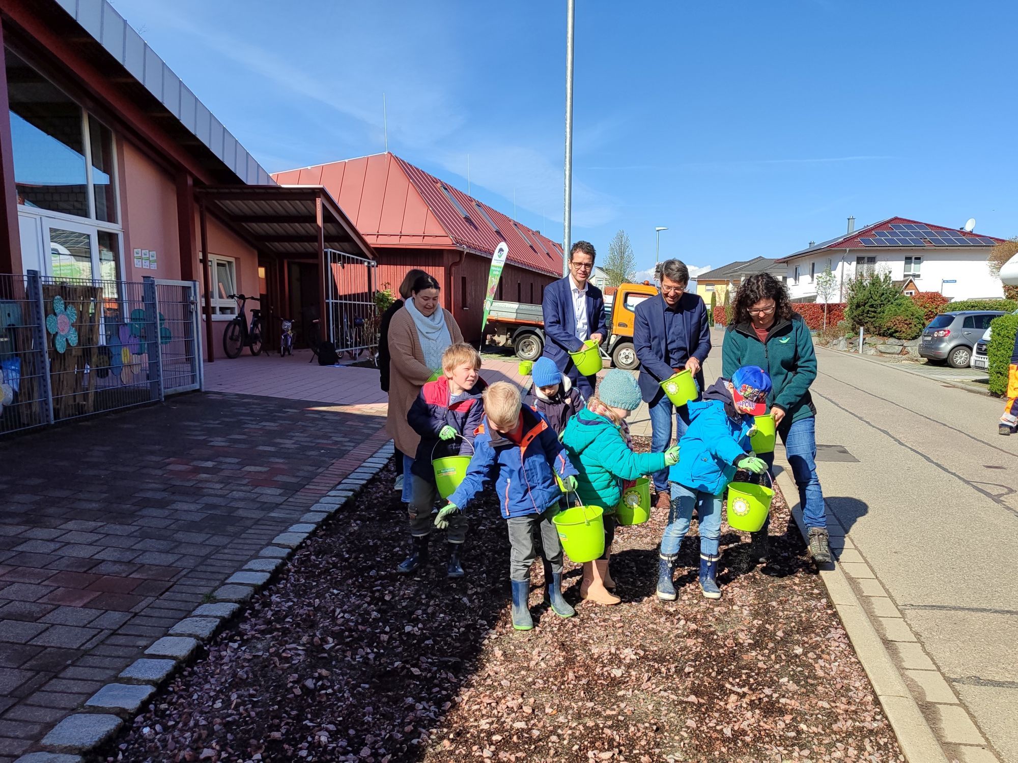 Ettenheimer Kindergarten legt Wildblumenwiese an. Foto: Heike Schillinger