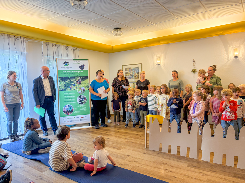 Kinder bei der Aufführung