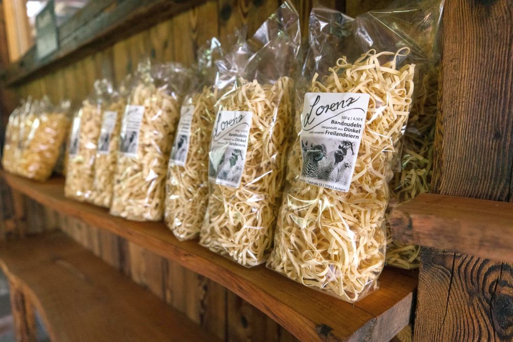 verpackte Nudeln im Hofladen