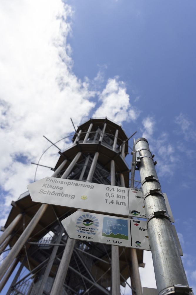 Turm mit AugenBlick-Wegweiser