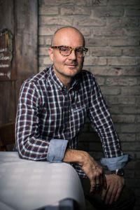 Porträtbild Tom Stolz
