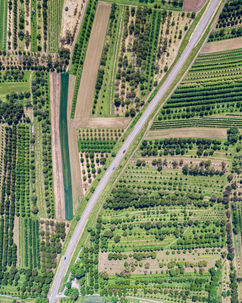 Acker- und Wiesenlandschaft aus der Vogelperspektive