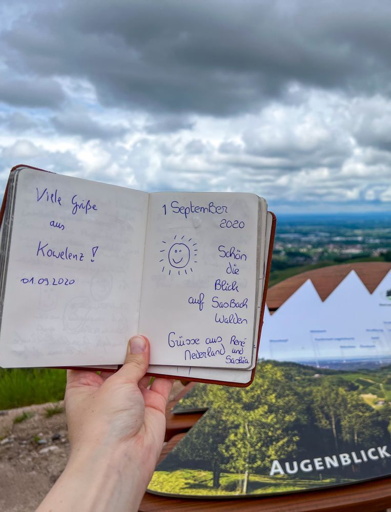 Eintrag in einem Gästebuch bei einem Naturpark-AugenBlick